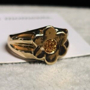 NWT Flower Lover Ring